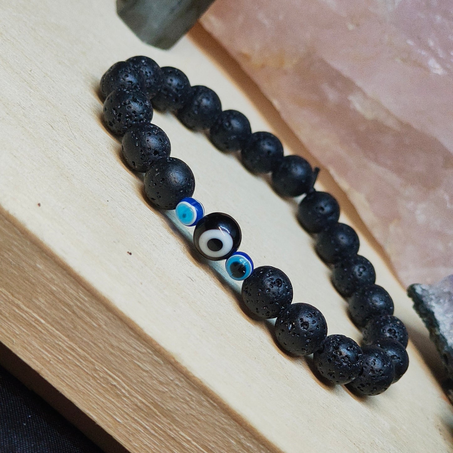 Pulsera piedra lava y tres ojos turcos